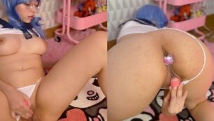 Mayumin Cosplay se masturbando com um vibrador