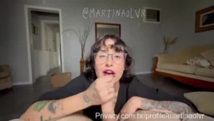 Martina Olvr se divertindo com o amigo em um conteúdo de entretenimento adulto