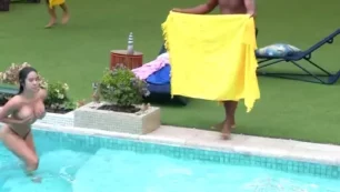 Isabelle, Alane e Beatriz se divertindo sem roupa na piscina do Big Brother Brasil 24