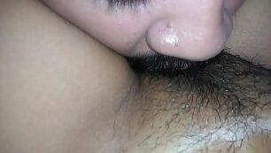 Mulher gozando na boca