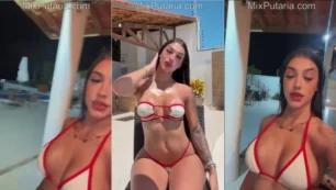 Bia Miranda, aquela delícia safada de biquíni!