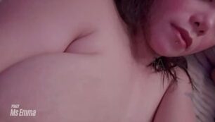 Laine loirinha peituda fazendo o cara gozar