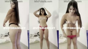 Vitória Milky provando uma calcinha e exibindo a sua beleza