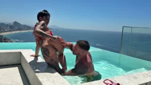 Gabriella Euzebio, uma delícia, tá se divertindo com gringo pegando uma vibe bem bruta!