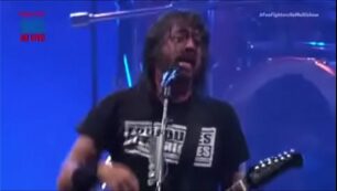 Duração total dvd everywhere but home foo fighters