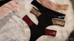 Lola Goth arrasando em um vídeo safadinho no OnlyFans!